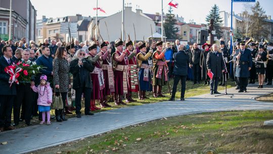 Gorlickie obchody 100. rocznicy odzyskania przez Polskę niepodległości. O godzinie 12.00 wybrzmiał hymn.