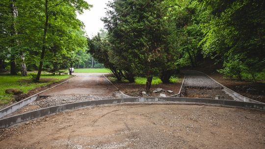 Odwiedziliśmy parkowy plac budowy. Efekty prac są już coraz widoczniejsze. Sami zobaczcie.