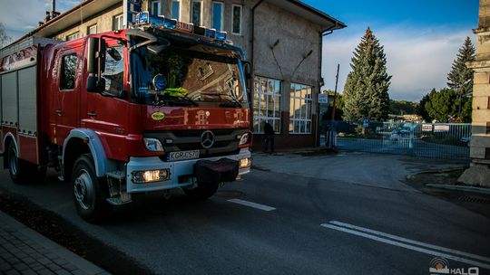 Kolejna akcja strażaków na terenie byłej rafinerii