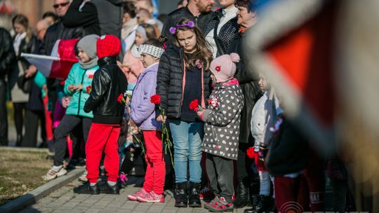 Gorlickie obchody 100. rocznicy odzyskania przez Polskę niepodległości. O godzinie 12.00 wybrzmiał hymn.