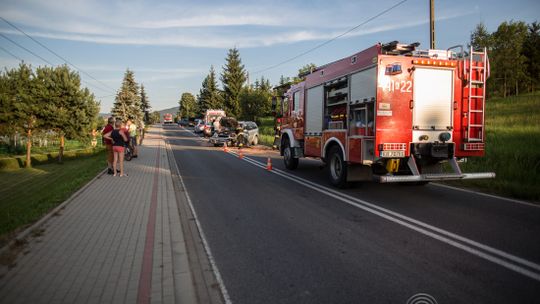 Sękowa. Zderzenie dwóch pojazdów osobowych.