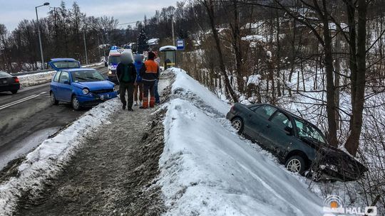 Ropica Górna: zderzenie volkswagena i audi AKTUALIZACJA