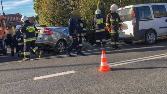 Ropica Polska. Volvo przełamało bariery zabezpieczające.