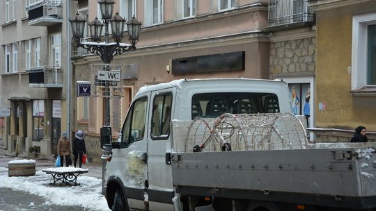 Niebawem rozbłysną! Trwa montaż świątecznych ozdób