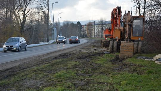 Rozsypane kamienie uszkadzają szyby aut