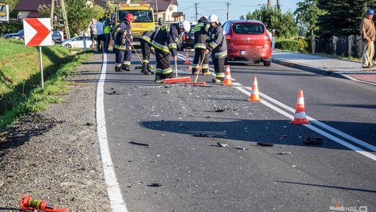 Zderzenie dostawczaka z osobówką