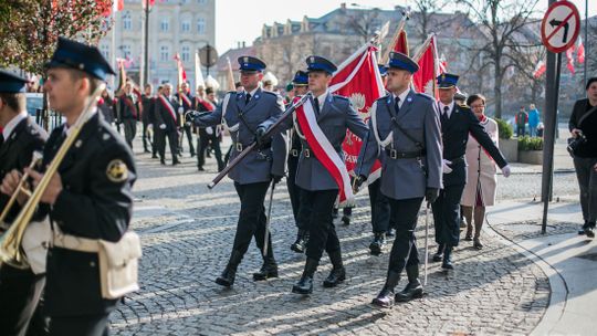 Gorlickie obchody 100. rocznicy odzyskania przez Polskę niepodległości. O godzinie 12.00 wybrzmiał hymn.