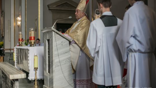 Gorlickie obchody 100. rocznicy odzyskania przez Polskę niepodległości. O godzinie 12.00 wybrzmiał hymn.