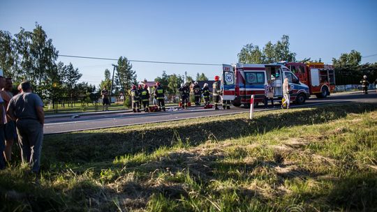 Dominikowice. Zderzenie skutera i osobówki. Jedna osoba ranna.