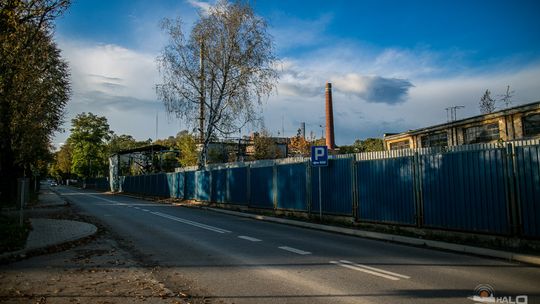 Kolejna akcja strażaków na terenie byłej rafinerii