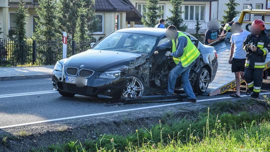 Zderzenie dostawczaka z osobówką