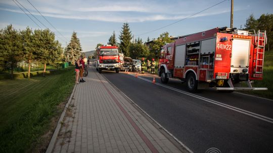 Sękowa. Zderzenie dwóch pojazdów osobowych.