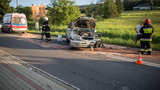 Sękowa. Zderzenie dwóch pojazdów osobowych.