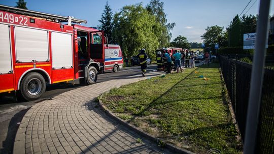 Dominikowice. Zderzenie skutera i osobówki. Jedna osoba ranna.