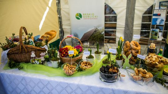 Rynek pełen wielkanocnych smakołyków, Gorliczanie zaopatrują się przed świętami