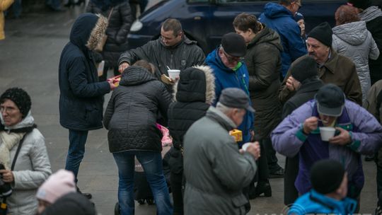 Były serdeczne życzenia i łamanie się opłatkiem. Gorliczanie spotkali się na miejskiej wigilii [ZDJĘCIA, VIDEO]