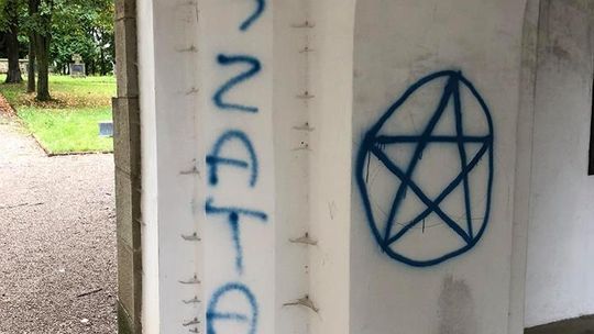 Czy to sataniści sprofanowali gorlicki cmentarz?