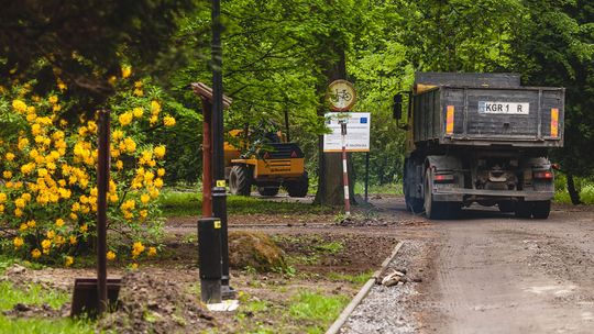 Odwiedziliśmy parkowy plac budowy. Efekty prac są już coraz widoczniejsze. Sami zobaczcie.