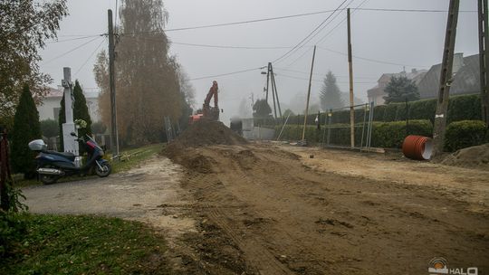 Praca na budowie wre, ale woda „podchodzi”