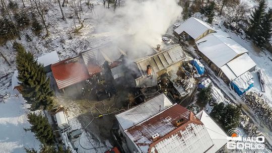 Pożar zabudowań w Ropicy Górnej