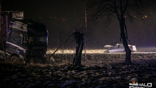 Poważny wypadek na feralnym zakręcie w Łużnej (aktualizacja)