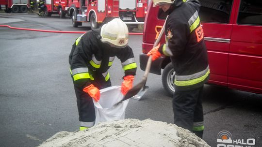 Ładunek wybuchowy i rozszczelnienie zapory w Klimkówce