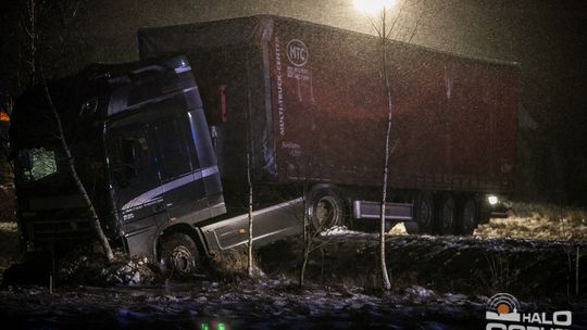 Poważny wypadek na feralnym zakręcie w Łużnej (aktualizacja)