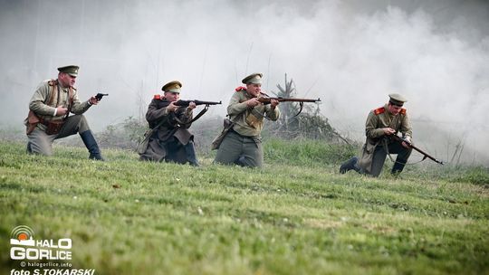 Dym, ogień, wystrzały i samoloty nad Sękową