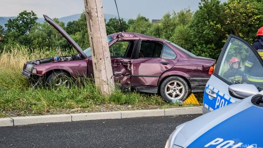 BMW uderzyło w słup