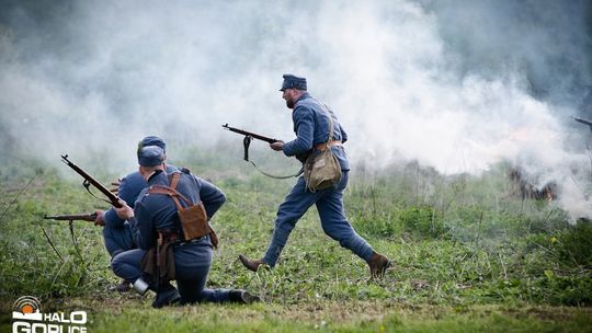 Dym, ogień, wystrzały i samoloty nad Sękową