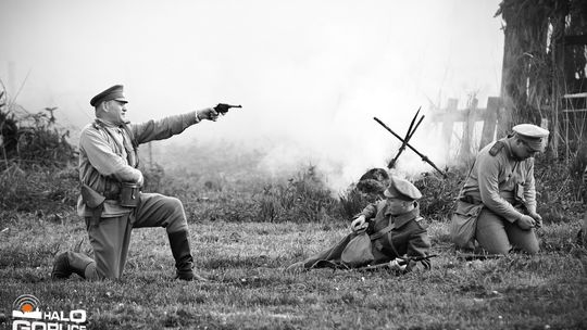 Dym, ogień, wystrzały i samoloty nad Sękową