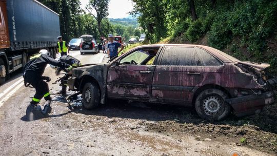 Wypadek w Szymbarku, kierowca poważnie ranny (aktualizacja)