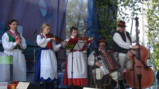 Występ RZT Pogórzanie podczas pikniku rodzinnego w Kwiatonowicach