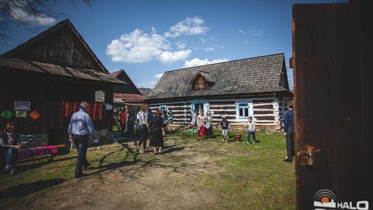 Świąteczny jarmark w słoneczną niedzielę