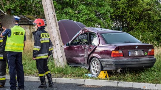 BMW uderzyło w słup