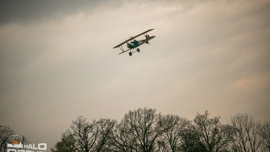 Dym, ogień, wystrzały i samoloty nad Sękową