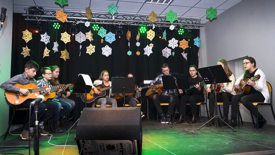 Koncert kolęd na 50 gitar