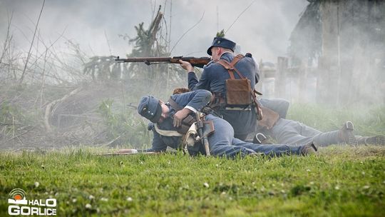 Dym, ogień, wystrzały i samoloty nad Sękową