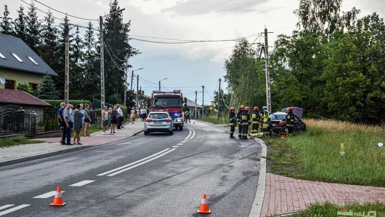 BMW uderzyło w słup