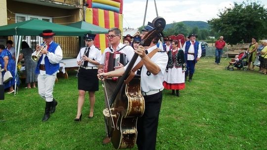 Czas na dożynki. Pierwsze świętowały Dominikowice.