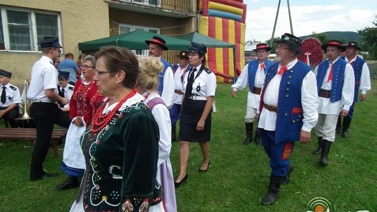 Czas na dożynki. Pierwsze świętowały Dominikowice.