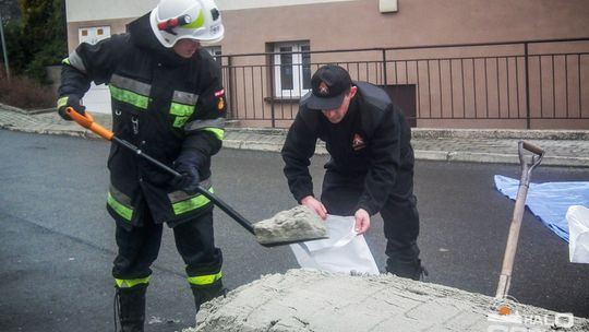 Ładunek wybuchowy i rozszczelnienie zapory w Klimkówce