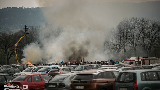 Dym, ogień, wystrzały i samoloty nad Sękową