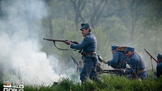 Dym, ogień, wystrzały i samoloty nad Sękową