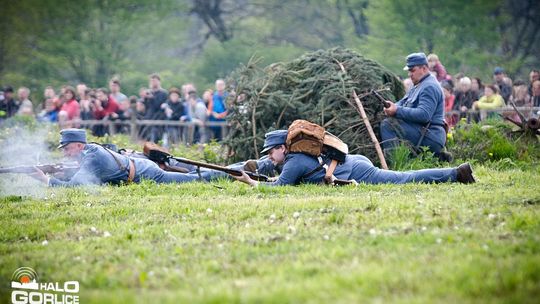 Dym, ogień, wystrzały i samoloty nad Sękową