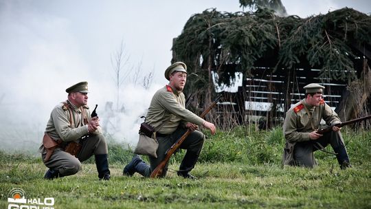 Dym, ogień, wystrzały i samoloty nad Sękową