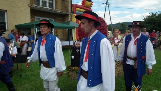 Czas na dożynki. Pierwsze świętowały Dominikowice.