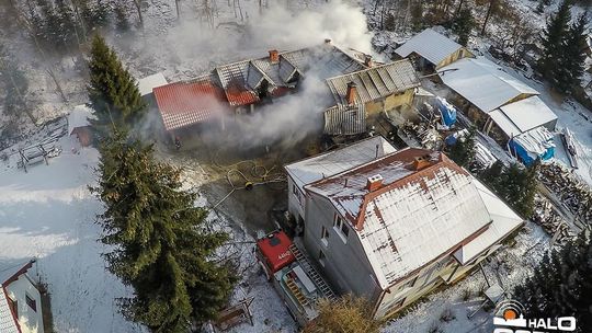 Pożar zabudowań w Ropicy Górnej