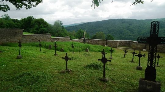 Uporządkowali dwa cmentarze wojenne w Ropicy Górnej