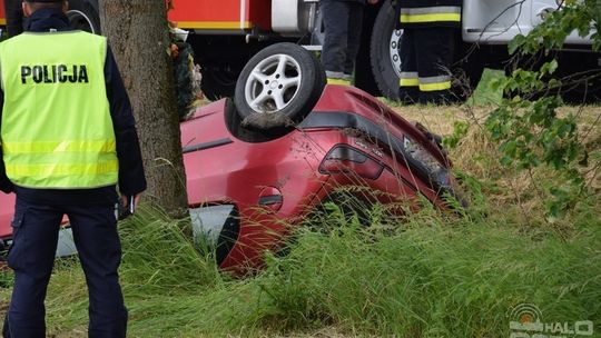 Peugeot na dachu w Rożnowicach (AKTUALIZACJA)